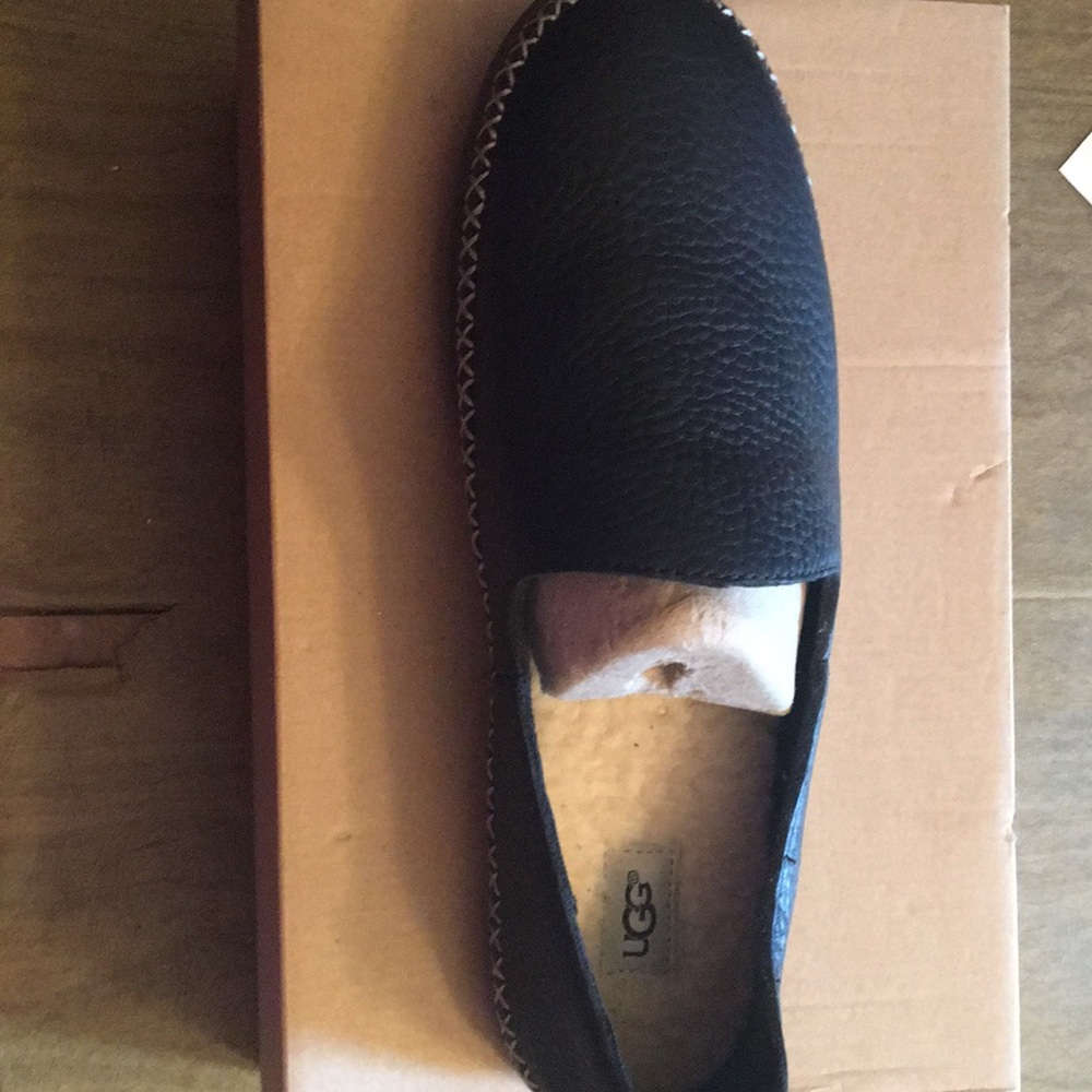 Women’s UGGS Delfina flats